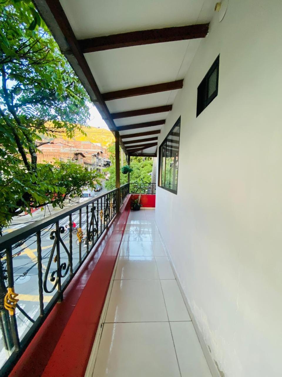 Campo Valdes Park Hostel Medellín Exterior foto