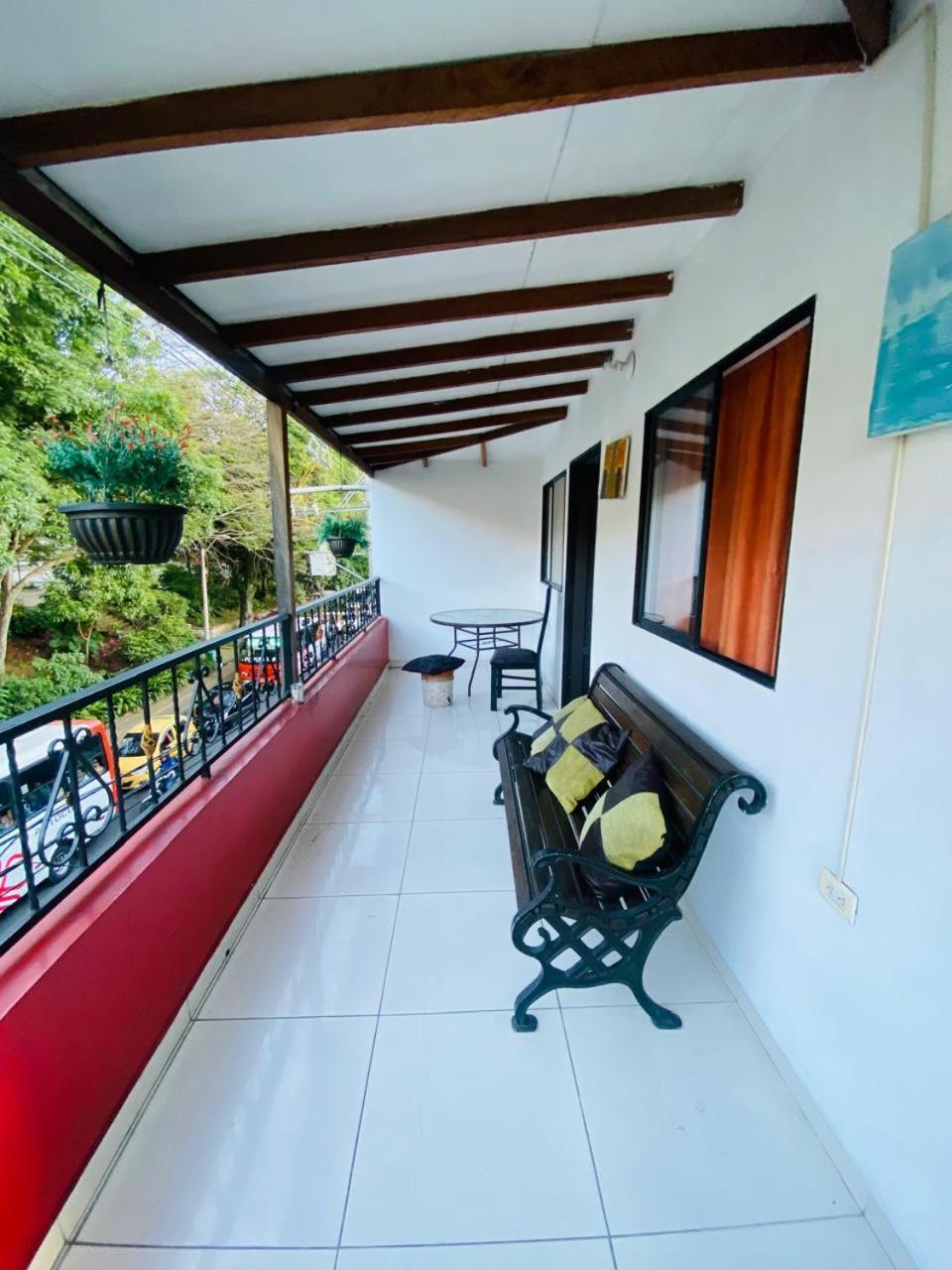 Campo Valdes Park Hostel Medellín Exterior foto
