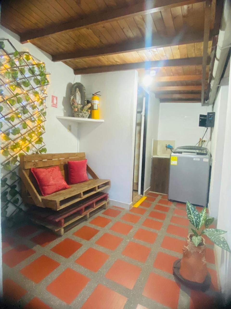 Campo Valdes Park Hostel Medellín Exterior foto