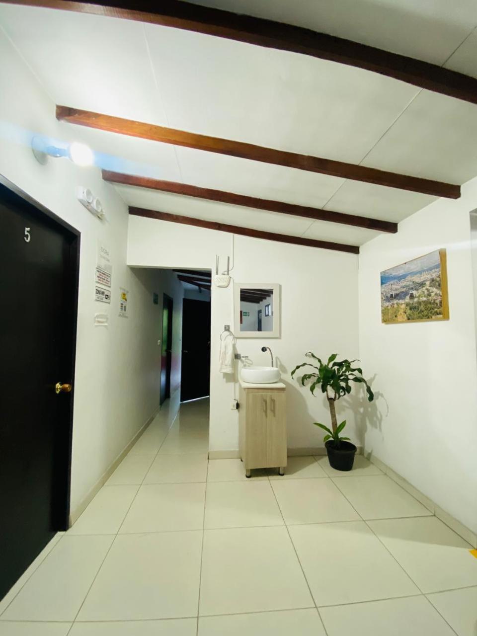Campo Valdes Park Hostel Medellín Exterior foto