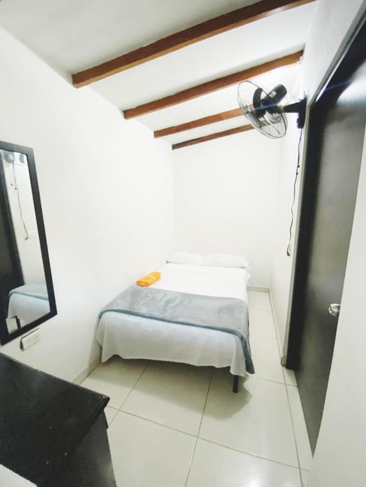 Campo Valdes Park Hostel Medellín Exterior foto