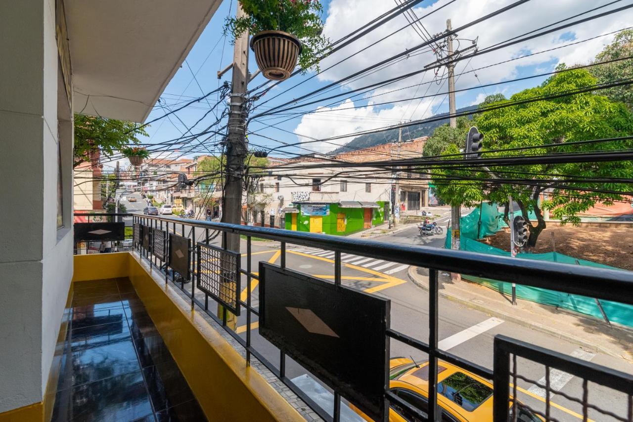 Campo Valdes Park Hostel Medellín Exterior foto