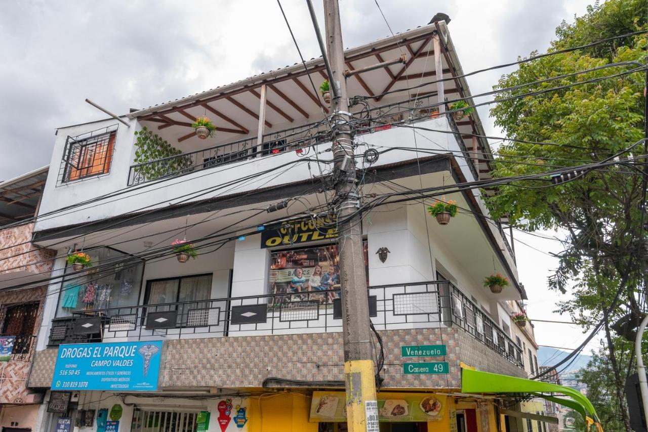 Campo Valdes Park Hostel Medellín Exterior foto