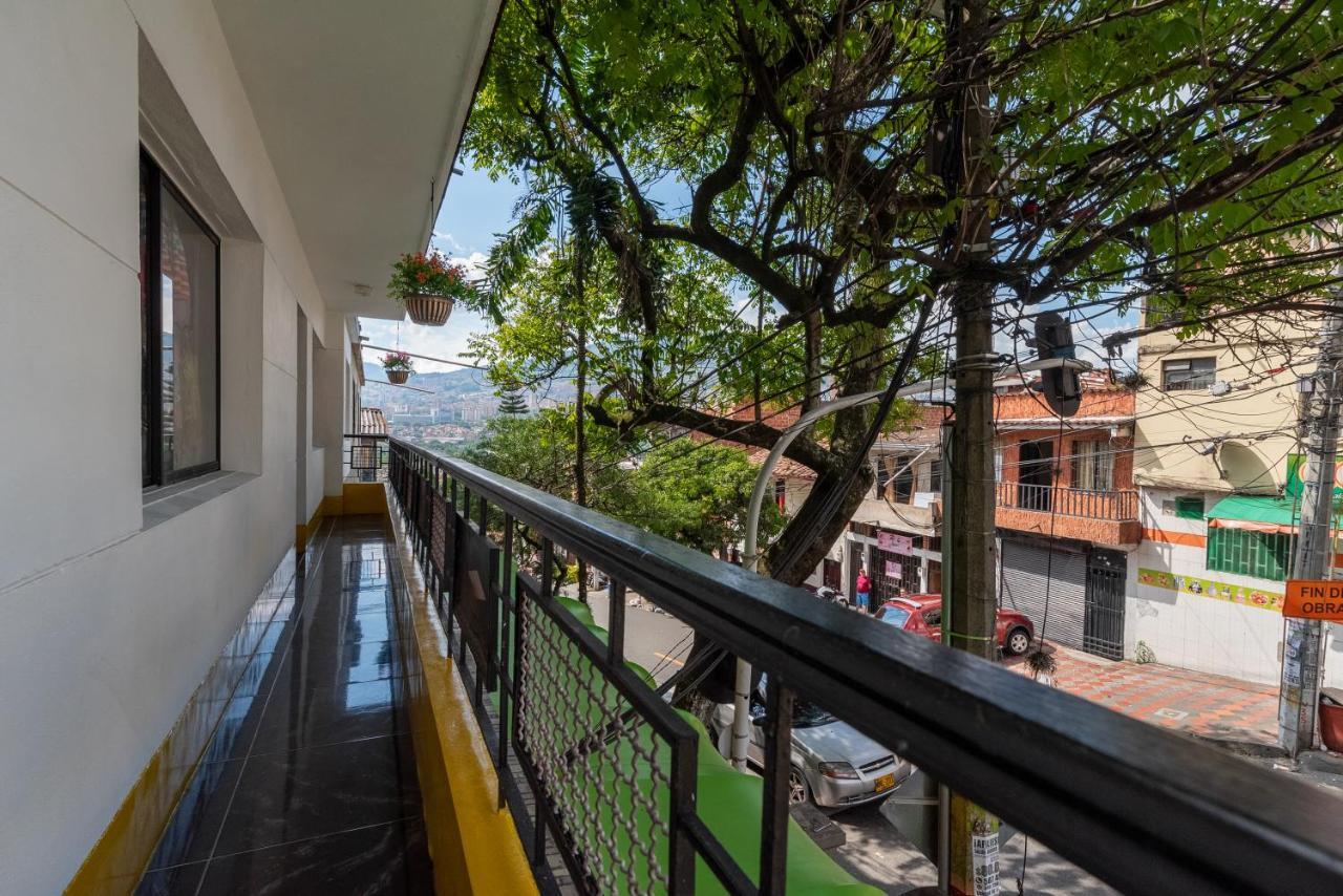Campo Valdes Park Hostel Medellín Exterior foto