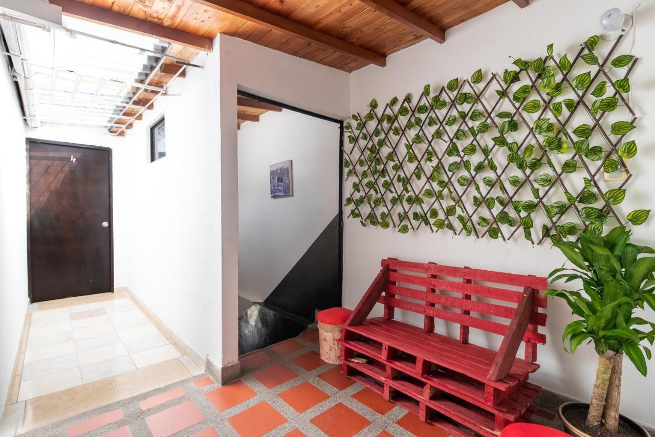 Campo Valdes Park Hostel Medellín Exterior foto